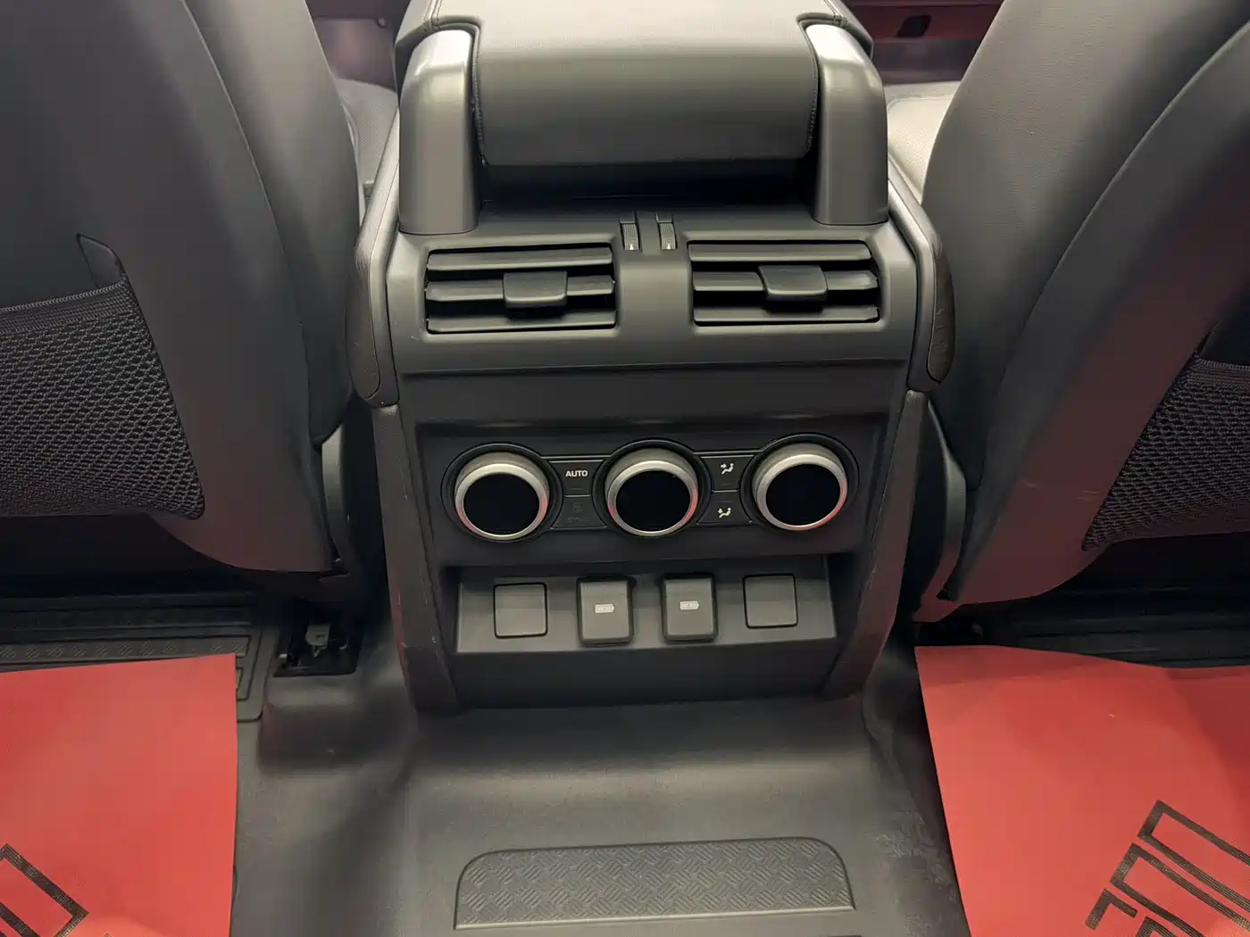 Land Rover Defender 2023 Facelift 110 3.0T P400 X-DYNAMIC HSE фото 23