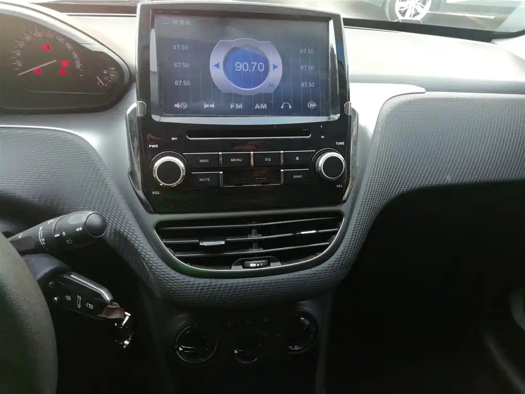 Peugeot 2008 2014 1.6L Automatic Trend Edition фото 13