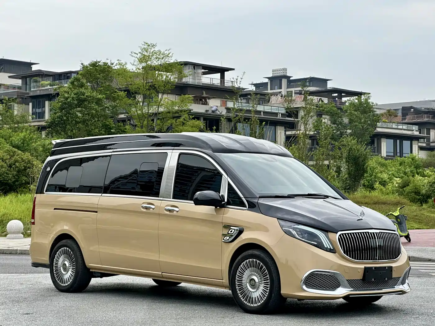 Mercedes-Benz Vito 2023 2.0T Business 7-Seater фото 2