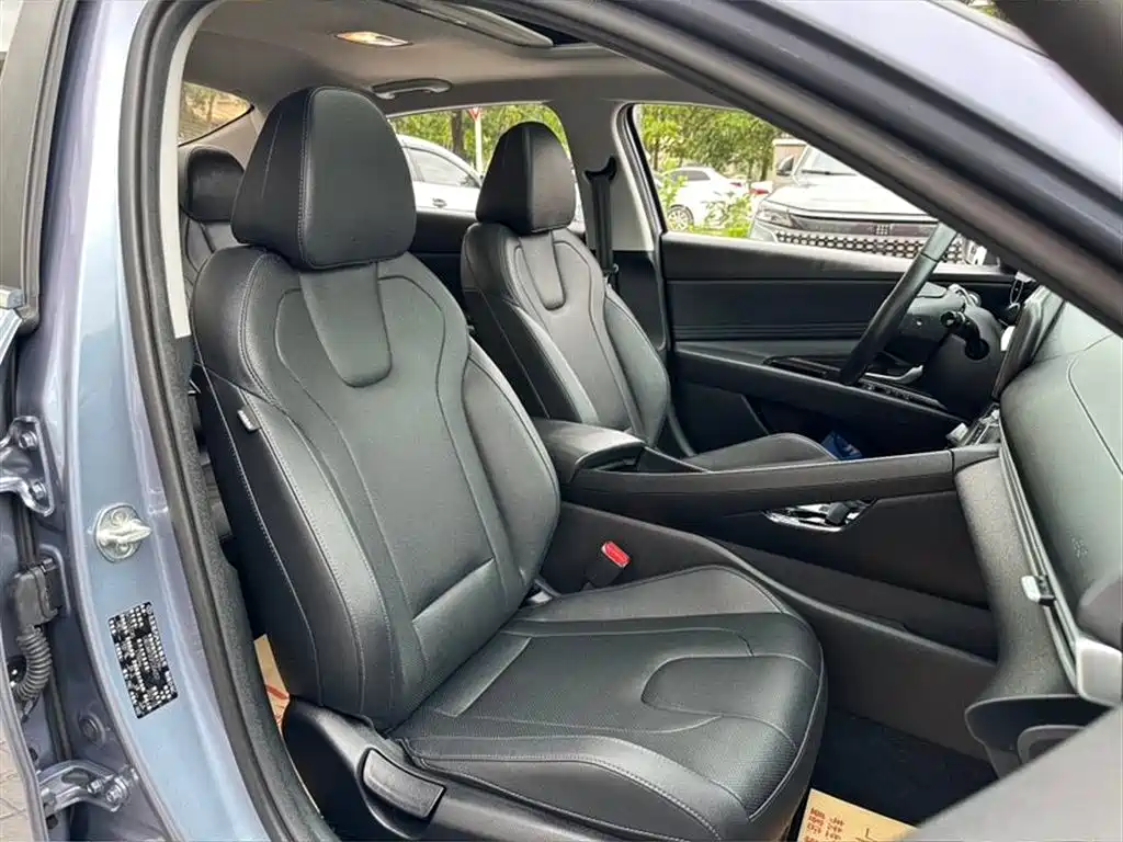 Hyundai Elantra 2023 Model 1.5L CVT LUX Premium Edition фото 8