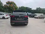 Photo 9 - Volkswagen Tiguan L