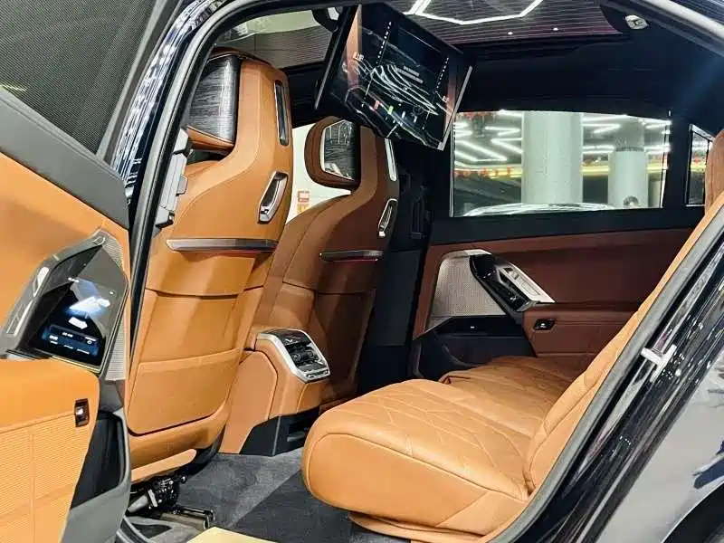 BMW 7 Series 2023 740Li Exclusive M Sport Package фото 6