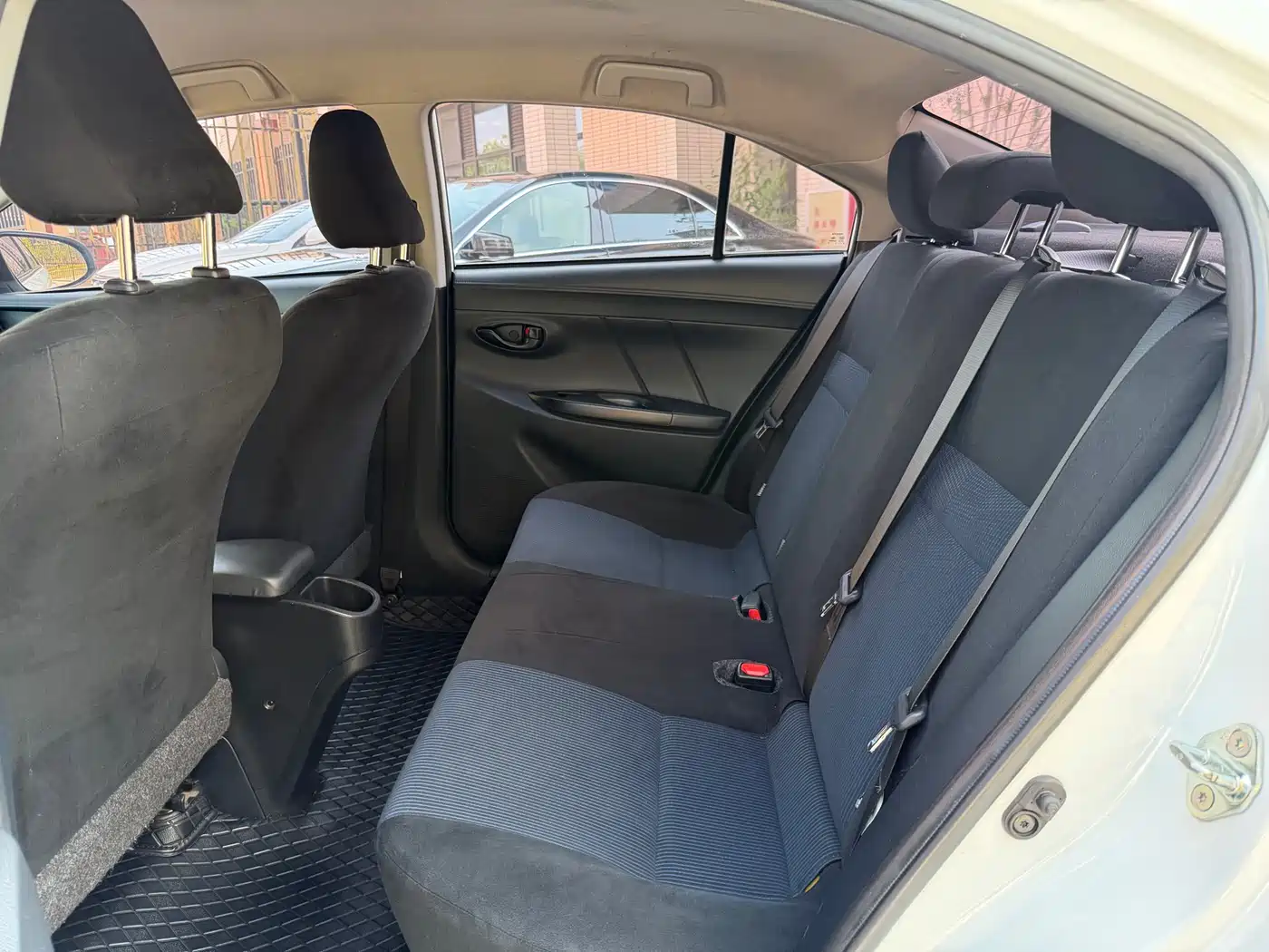 Toyota YARiS L Zhi Xiang 2017 1.5E CVT Charming Edition фото 8