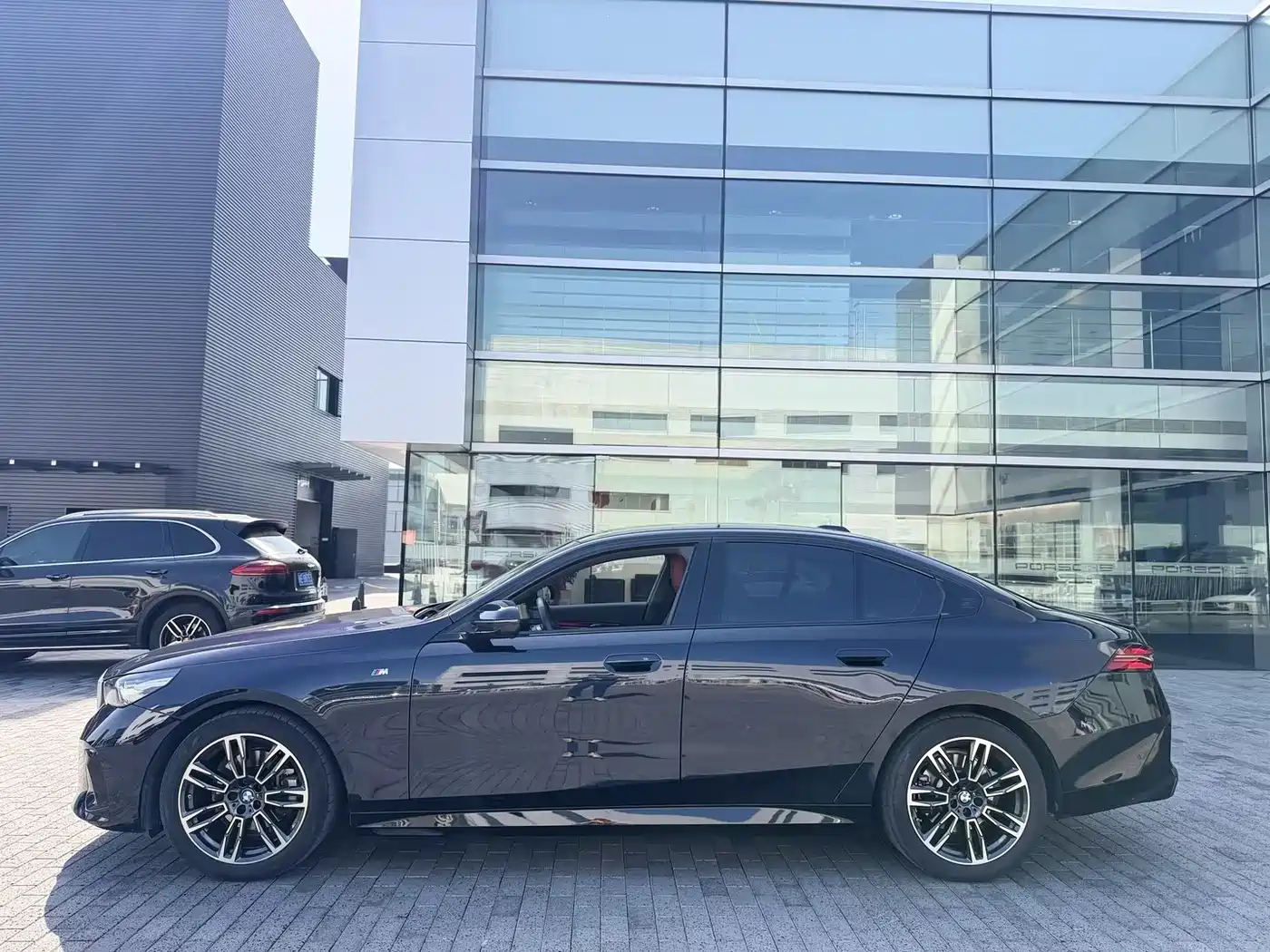 BMW 5 Series (Import) 2024 Model 525i M Sport Package фото 2