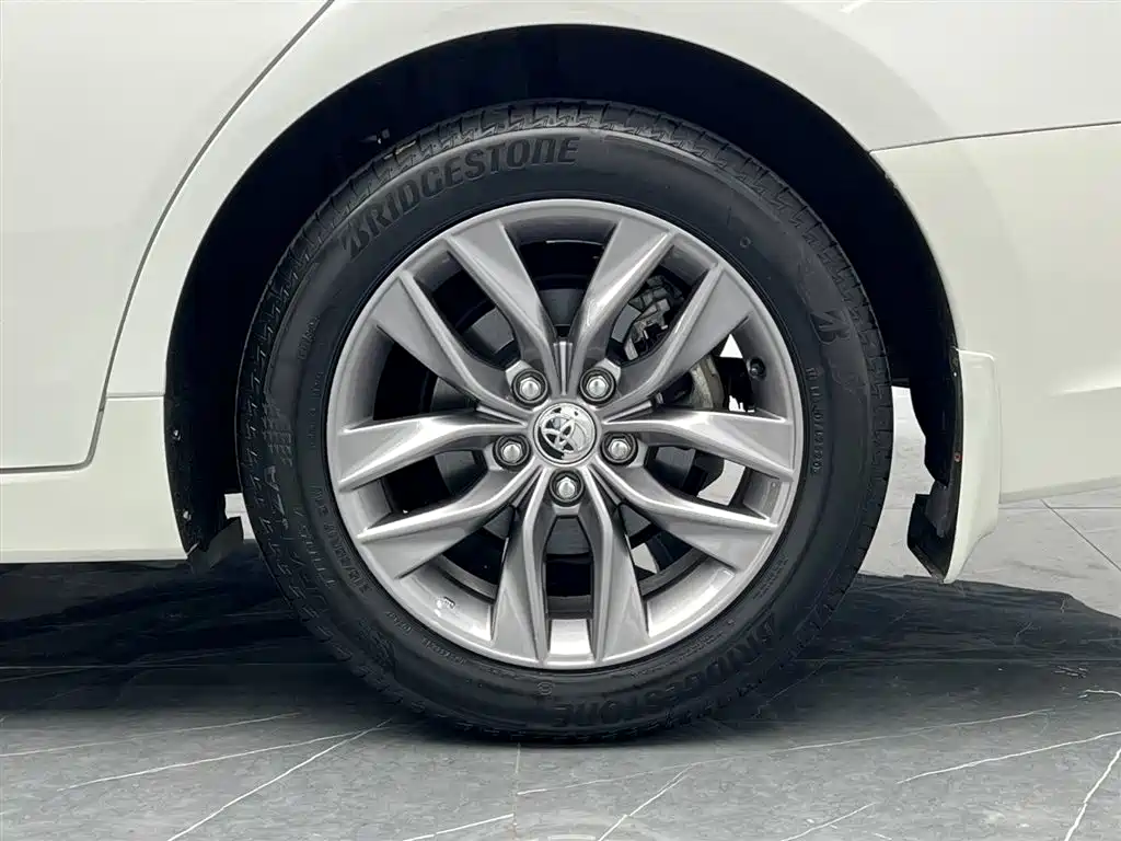 Toyota Avalon 2019 Hybrid 2.5L Luxury Edition China VI фото 18