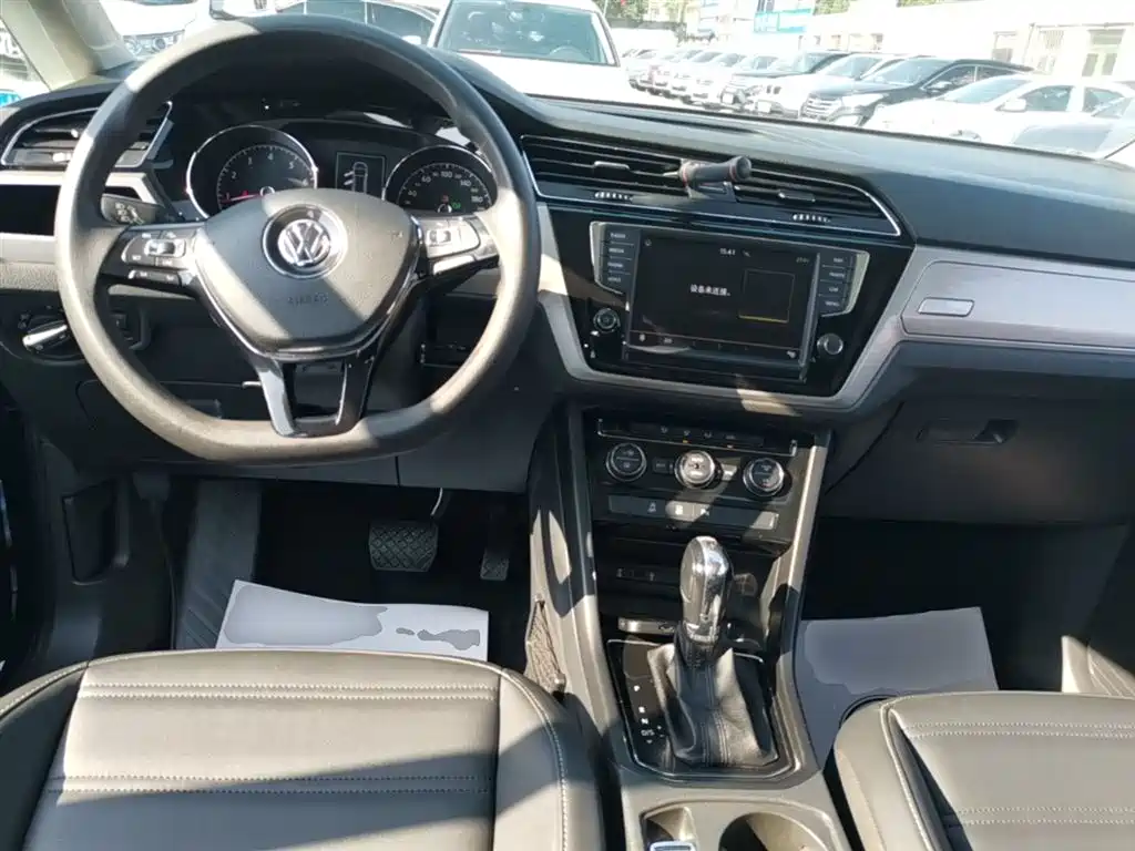 Volkswagen Touran 2018 Touran L 280TSI DSG Comfort 7-seater China V фото 10
