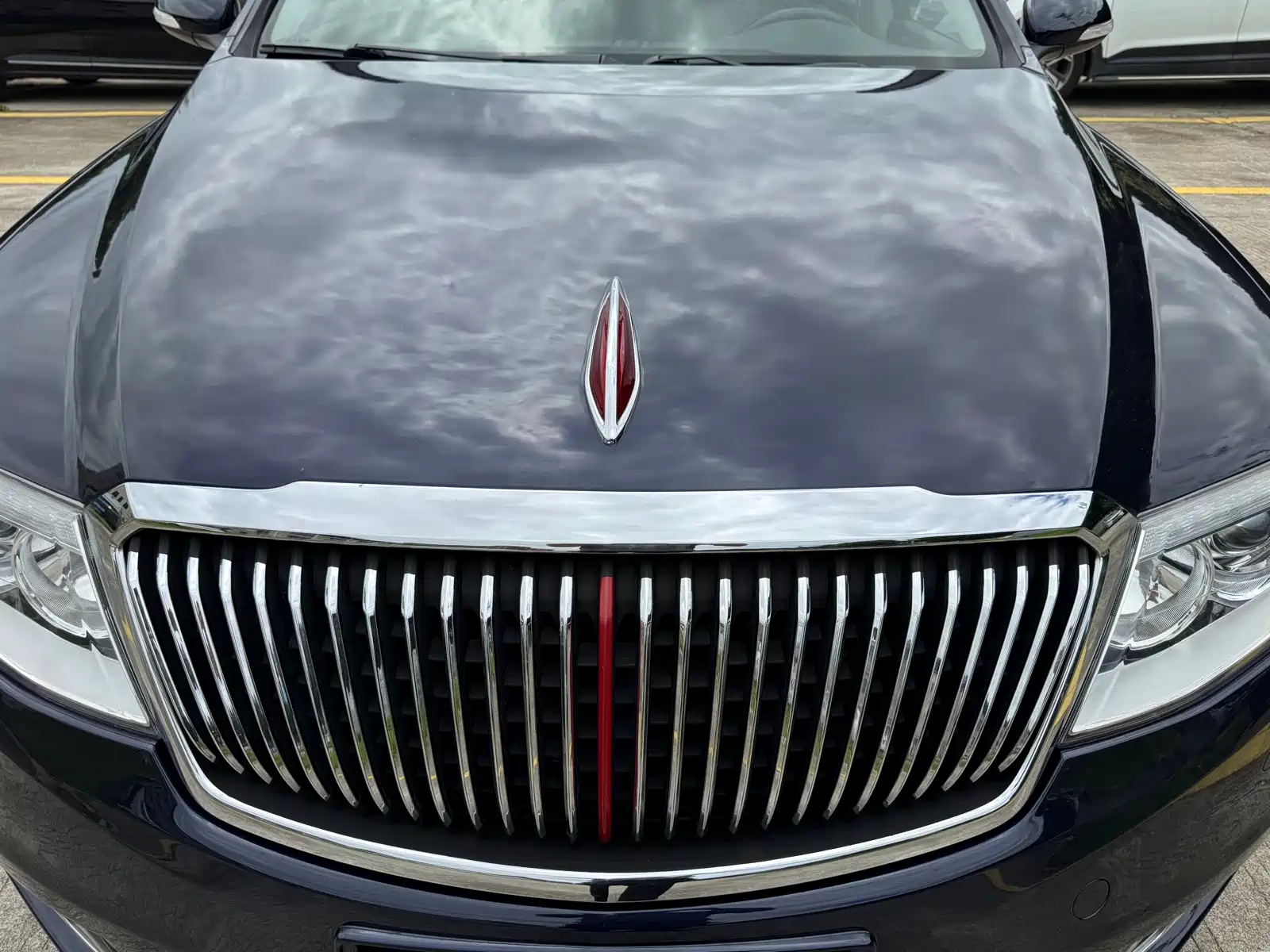 Фото 21 - Hongqi H7