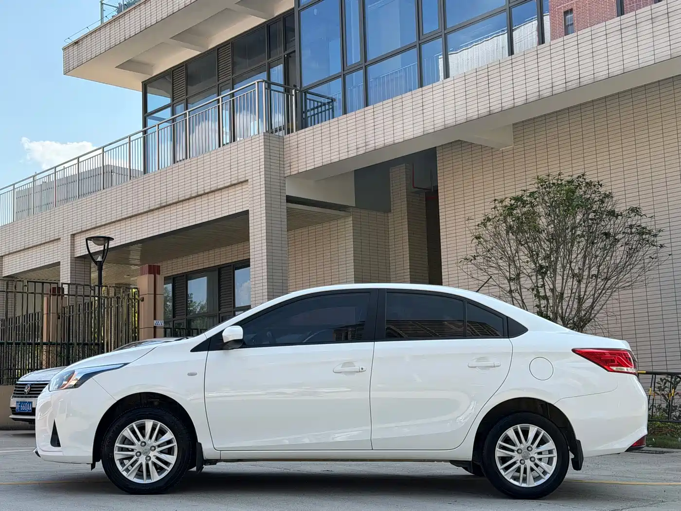 Toyota YARiS L Zhi Xiang 2017 1.5E CVT Charming Edition фото 3