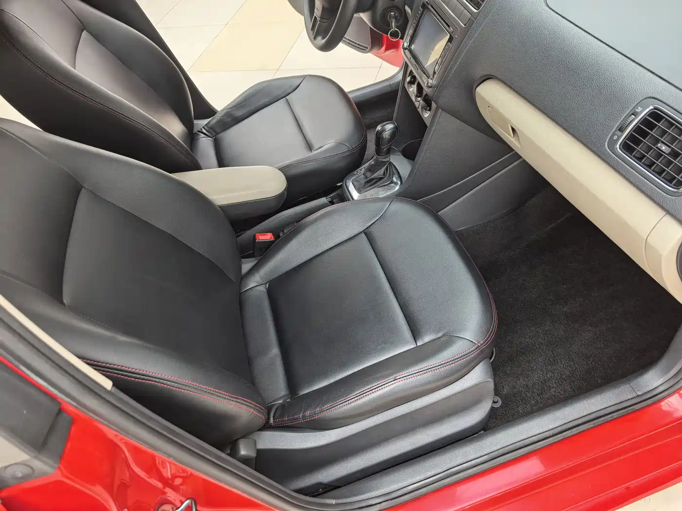 Volkswagen Polo 2013 1.6L Automatic Comfort Edition фото 10