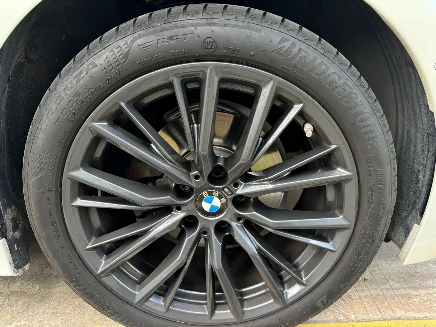 BMW 3 Series 2024 325Li M Sport Shadowline Package фото 14