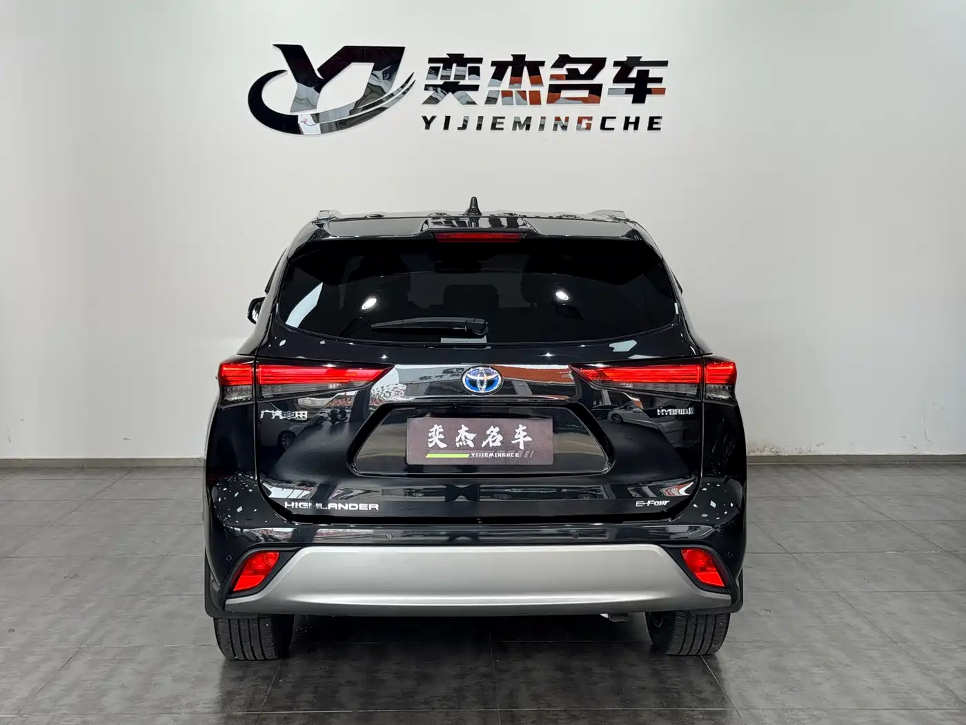 Toyota Highlander 2022 Model Dual Engine 2.5L 4WD Premium Edition 7-Seater фото 19