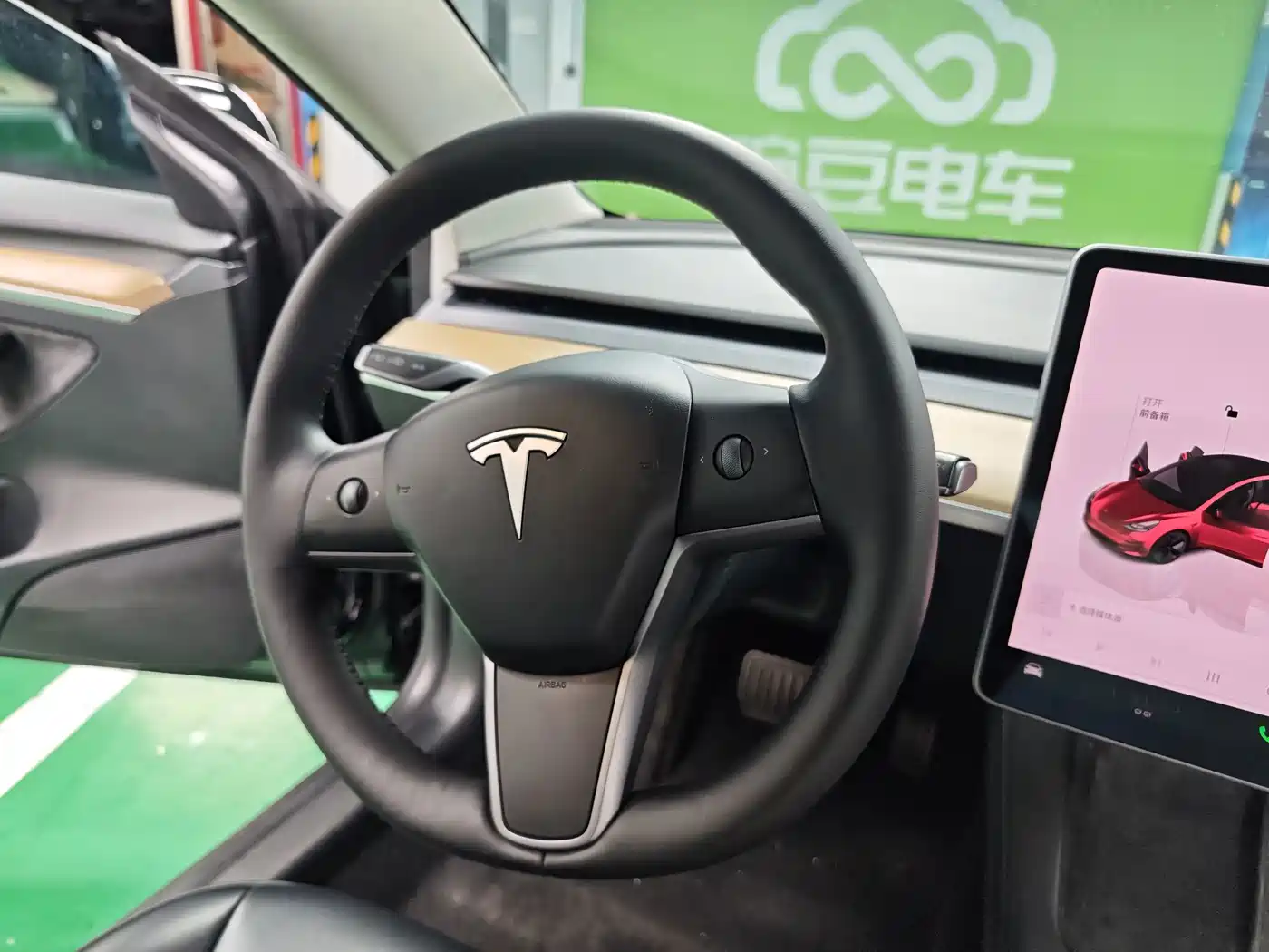 Фото 8 - Tesla Model 3