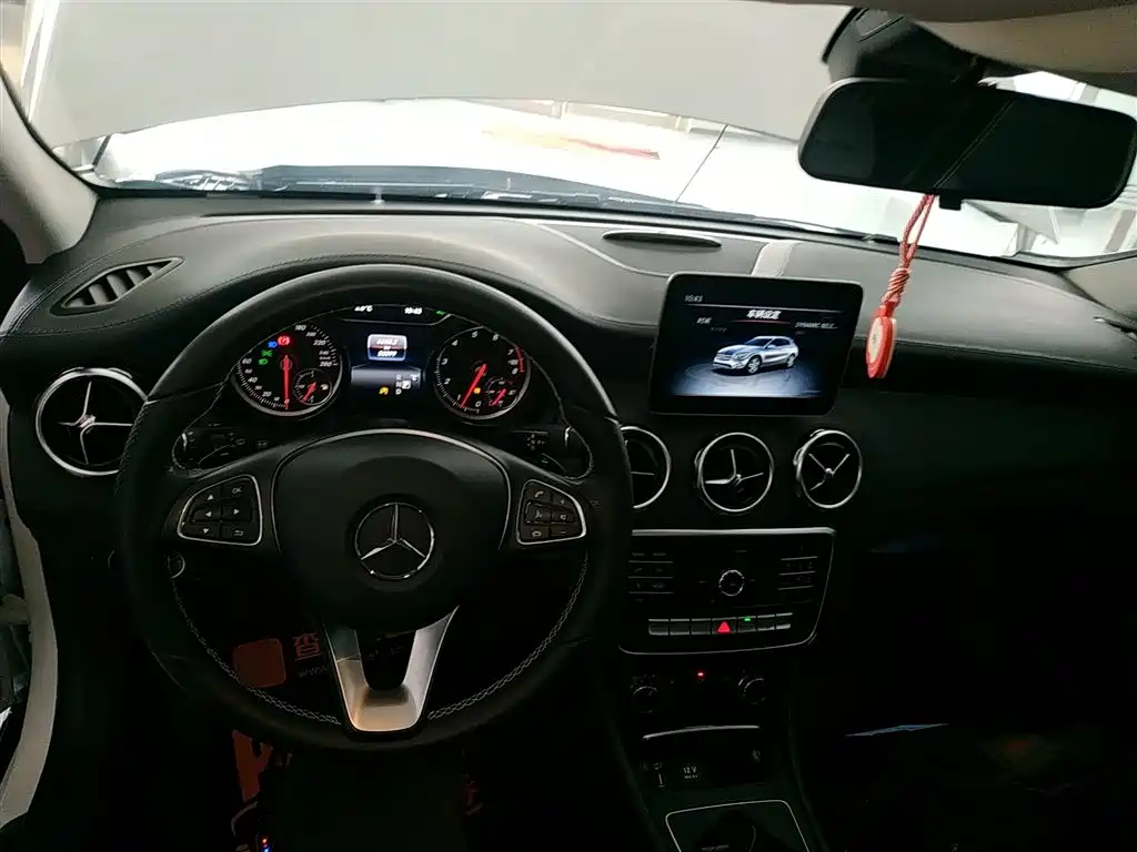 Mercedes-Benz GLA 2018 GLA 200 Fashion фото 12