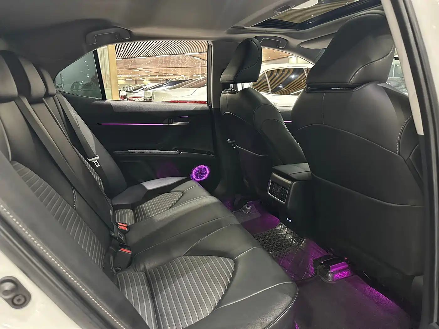 Фото 20 - Toyota Camry