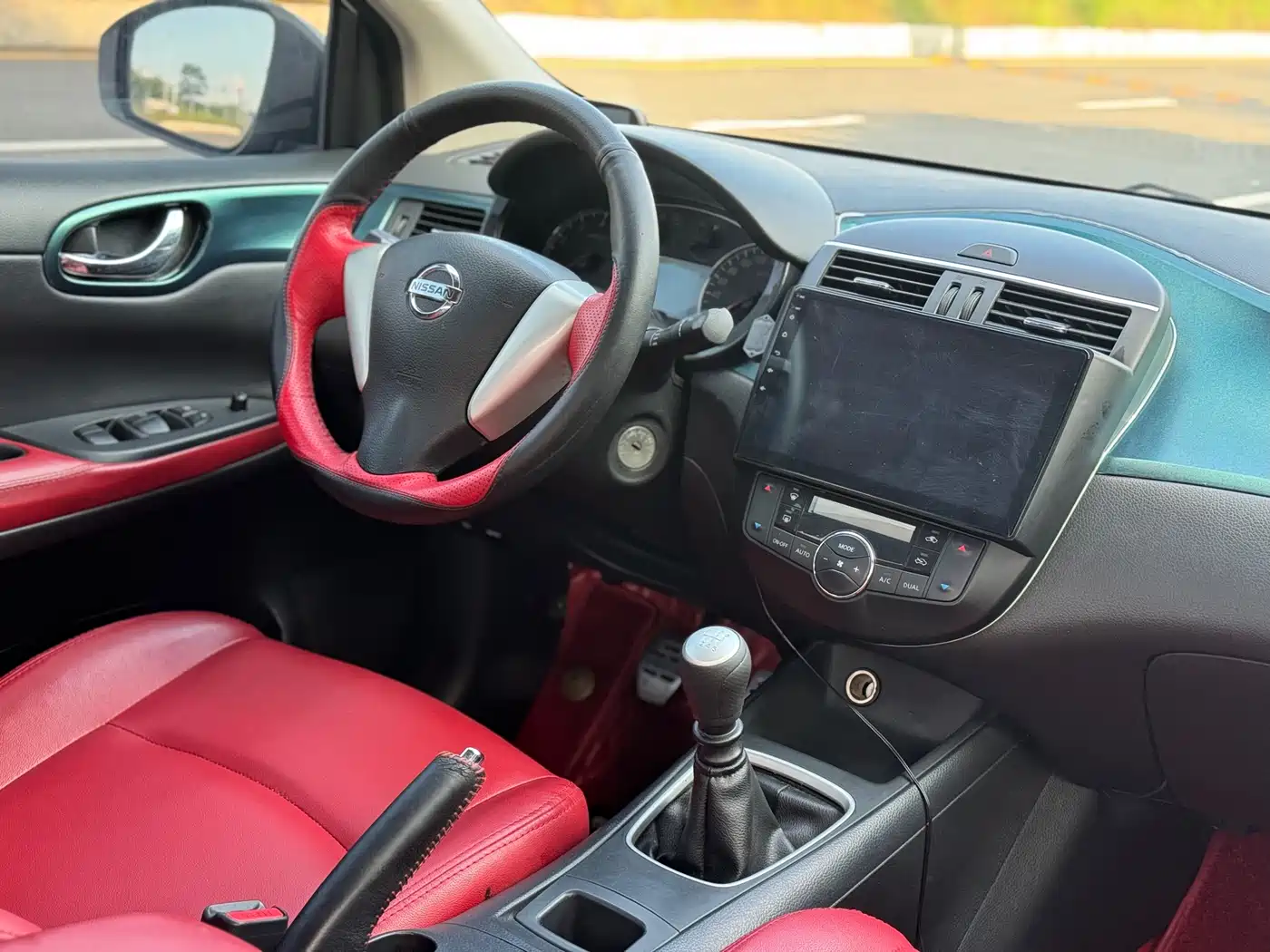 Nissan Tiida 2011 1.6T Manual Dynamic Edition фото 15