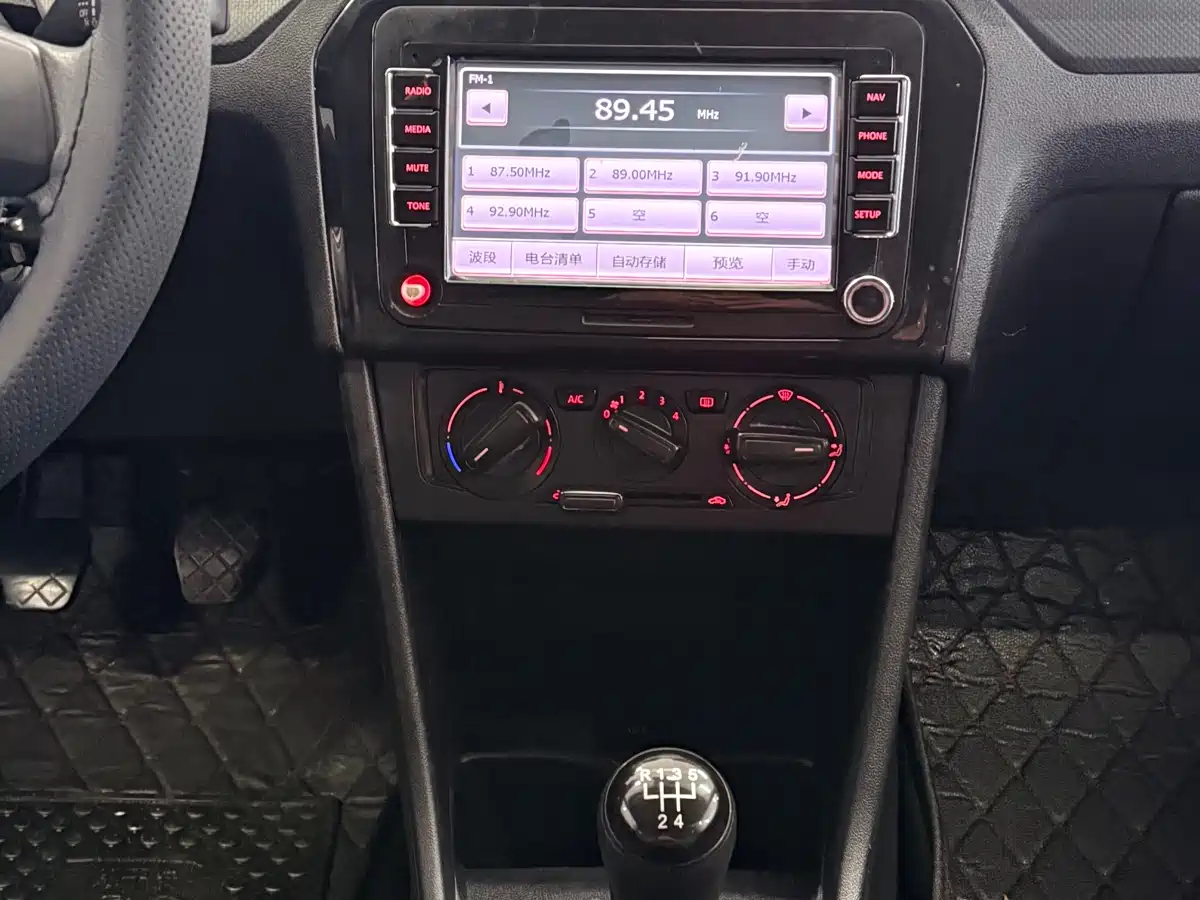 Volkswagen Jetta 2015 Quality Edition 1.4L Manual Fashion фото 13