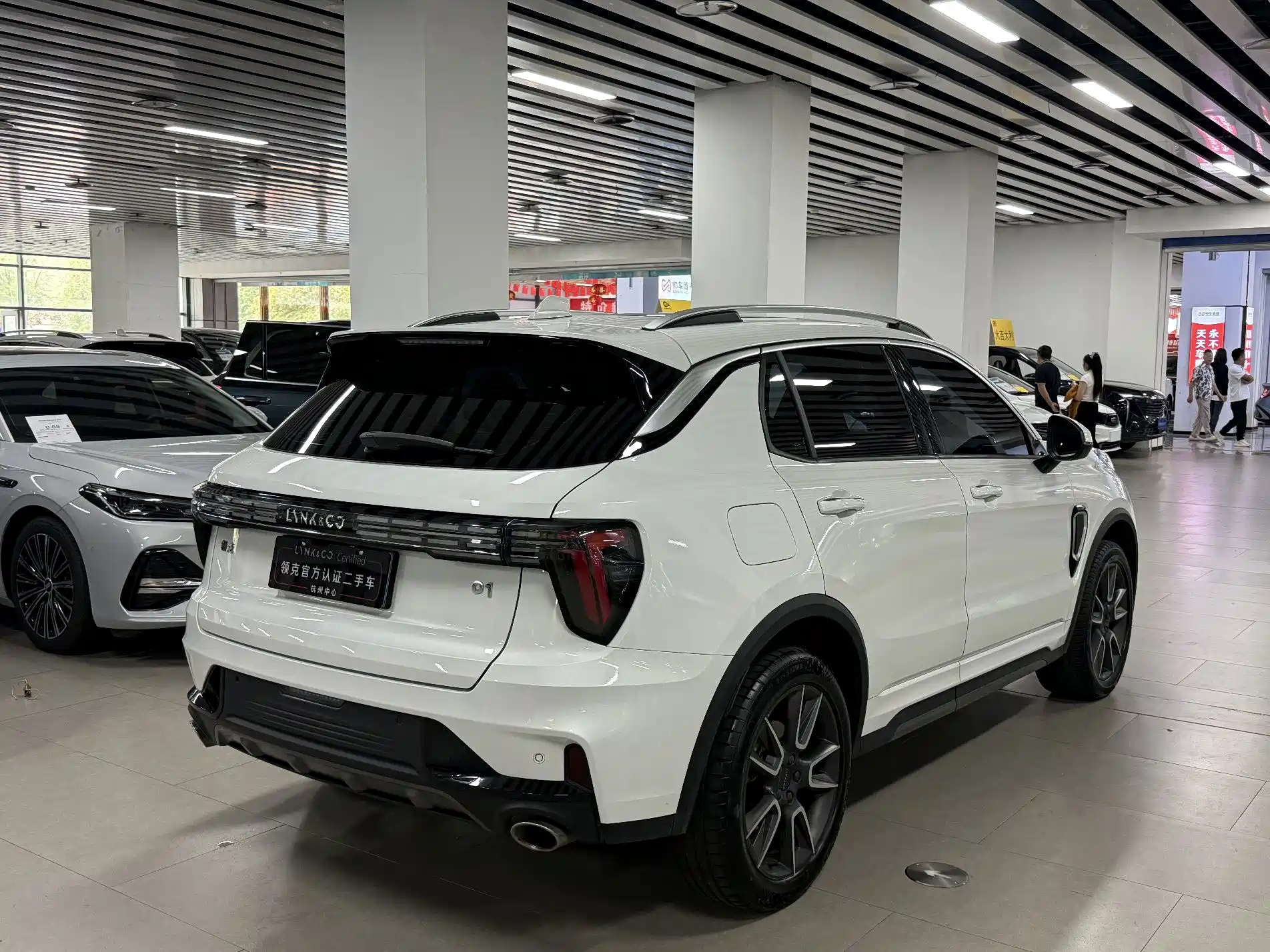 Фото 15 - Lynk & Co 01