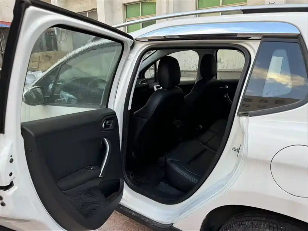Peugeot 2008 2014 1.6L Automatic Fashion Edition фото 15
