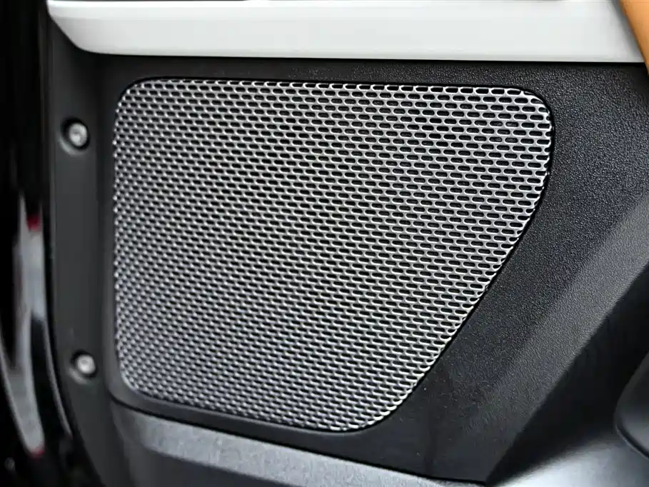 Land Rover Defender 2024 110 3.0T P400 Dark Special Edition фото 26