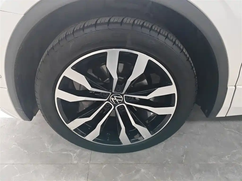 Volkswagen Tiguan L 2021 330TSI Automatic 2WD R-Line Premium фото 23