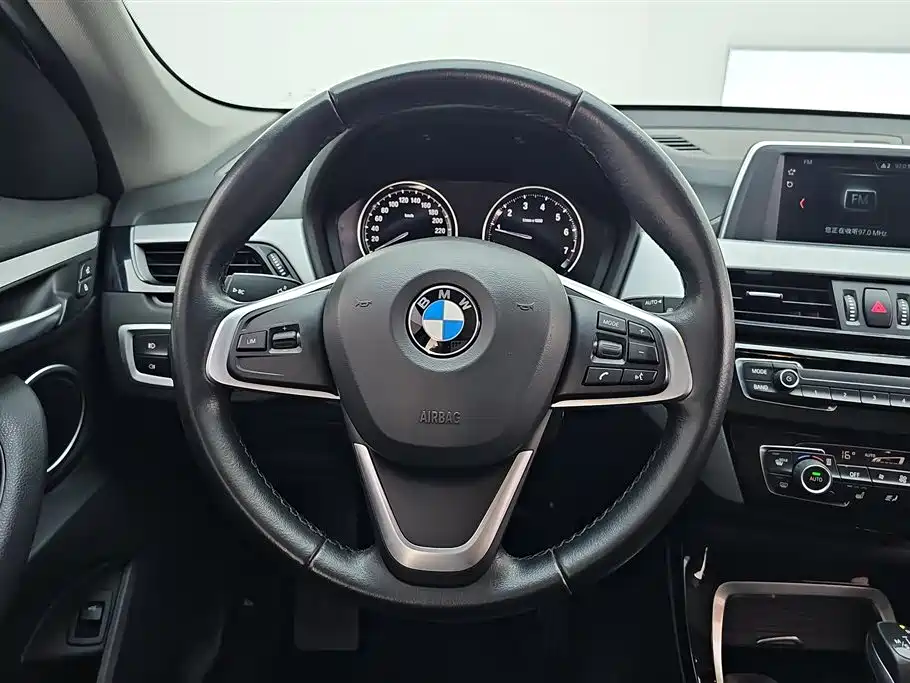 BMW X1 2019 sDrive20Li Leading Model фото 15