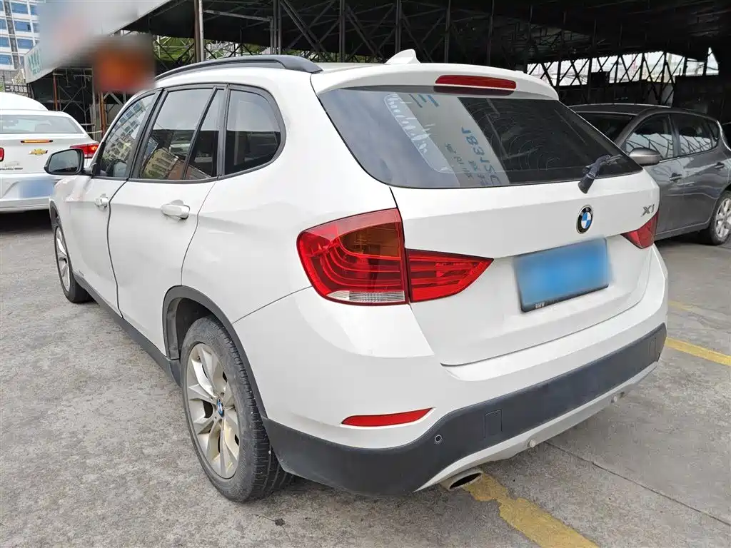 BMW X1 2013 sDrive18i Leading фото 5