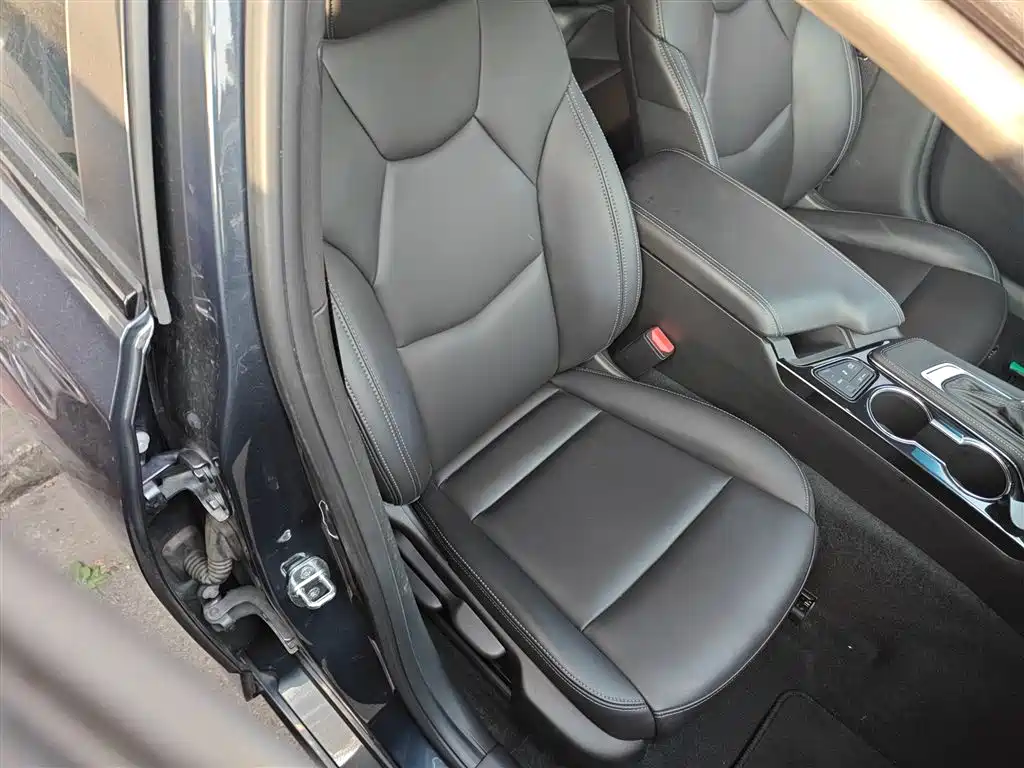 CADILLAC CT4