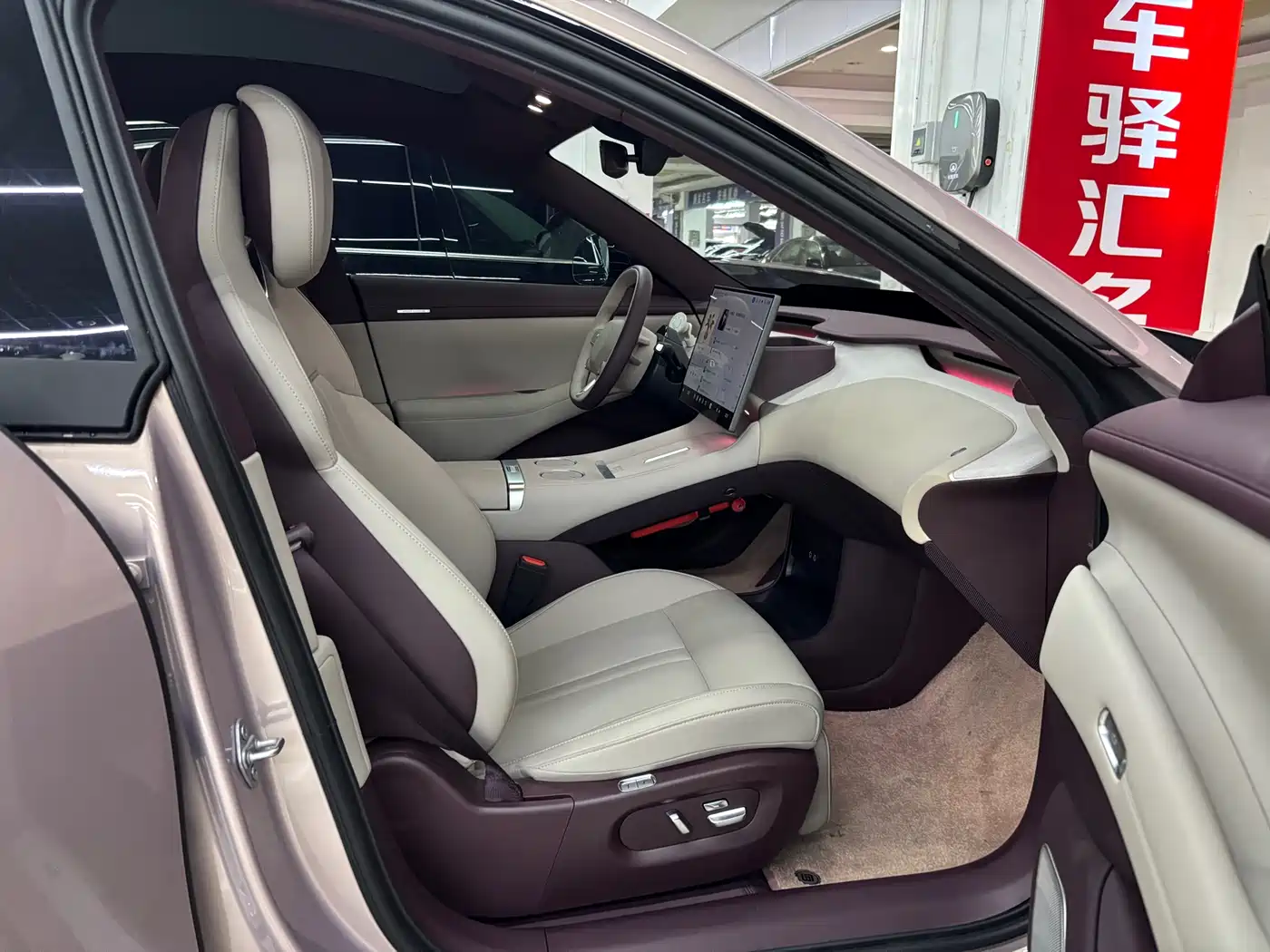 Xiaomi Auto Xiaomi YU7 2025 Extended Range AWD Pro фото 8