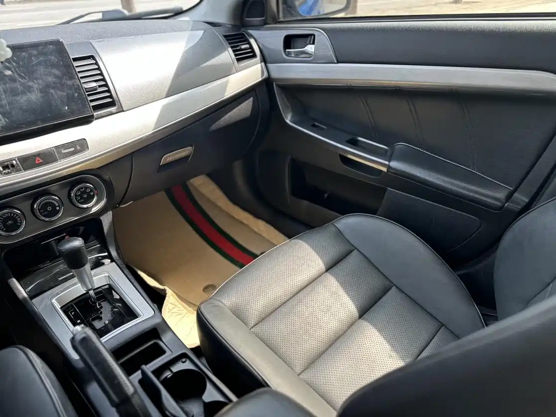 Mitsubishi Lancer EX 2015 2.0L CVT Flagship Edition фото 4