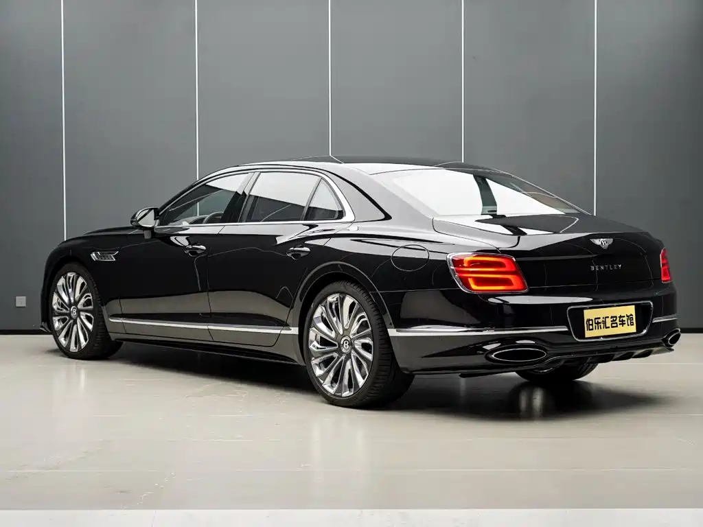 Bentley Flying Spur Plug-in Hybrid 2026 2025 Model Year 4.0T V8 Mulliner