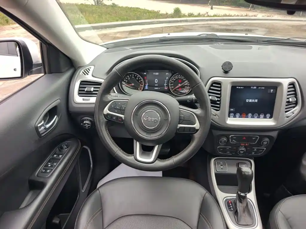 Photo 11 - Jeep Compass