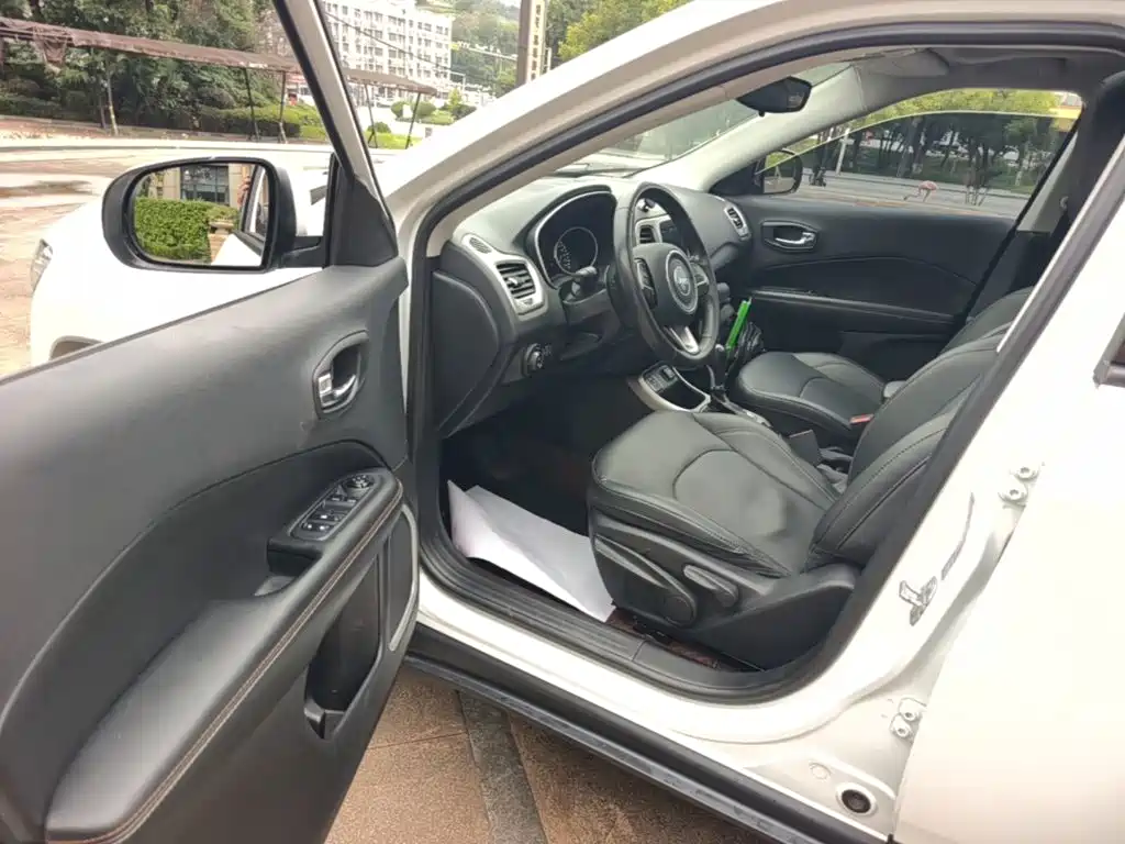 Photo 16 - Jeep Compass