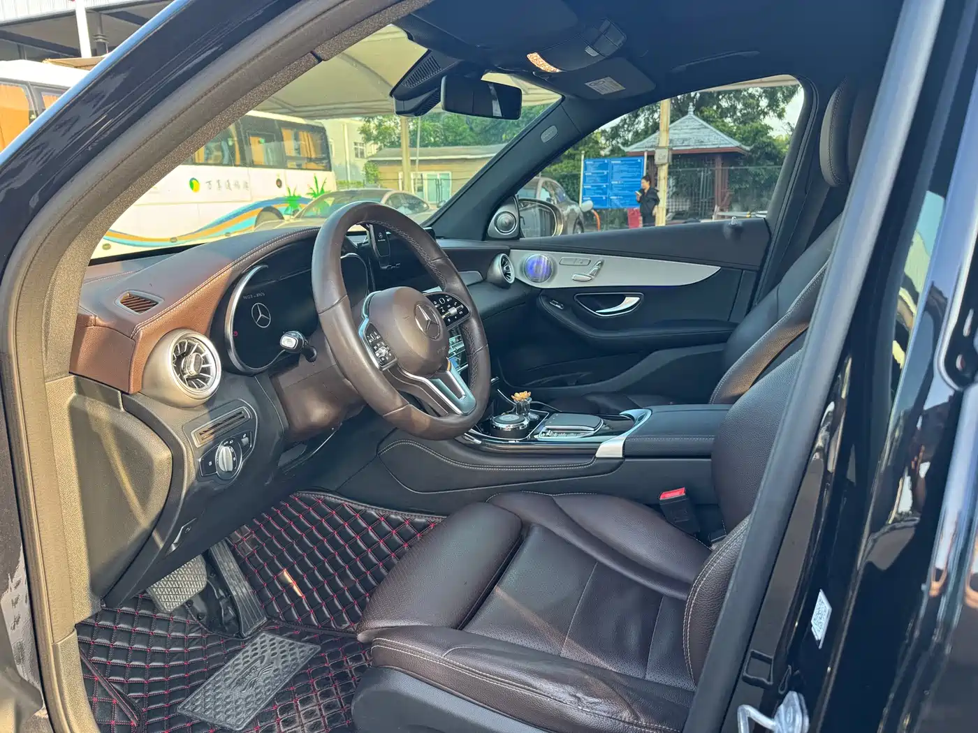 Mercedes-Benz GLC 2020 Facelift GLC 260 L 4MATIC Dynamic фото 4