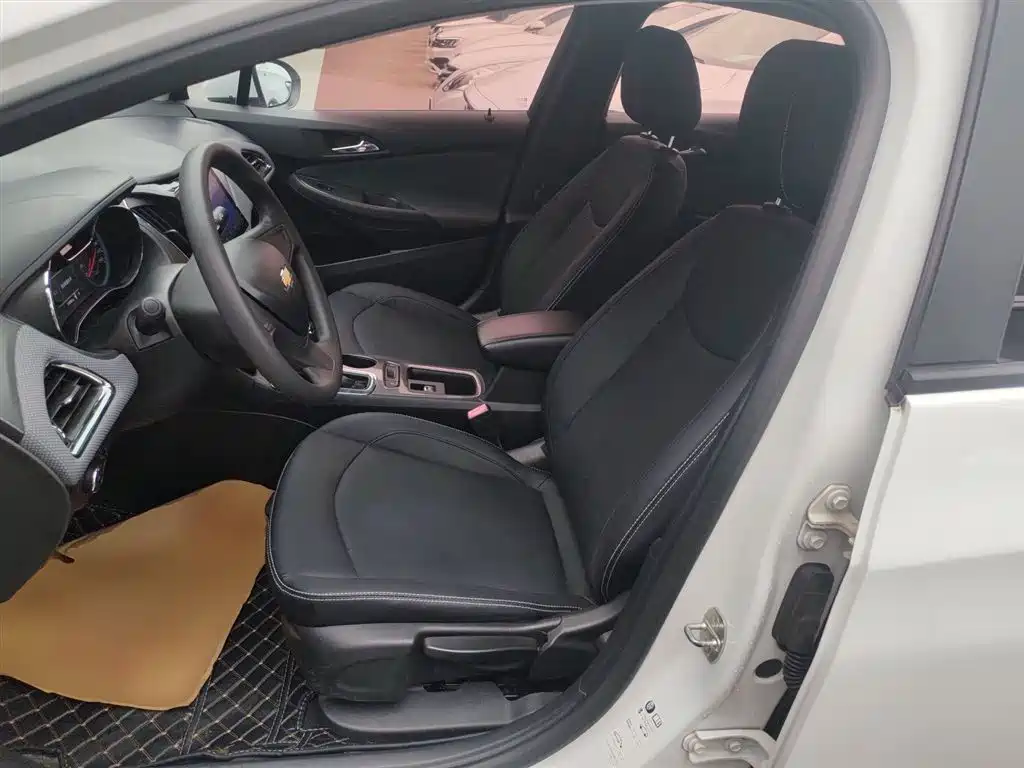 Chevrolet Cruze 2018 320 Automatic Pioneer Sunroof Edition фото 15