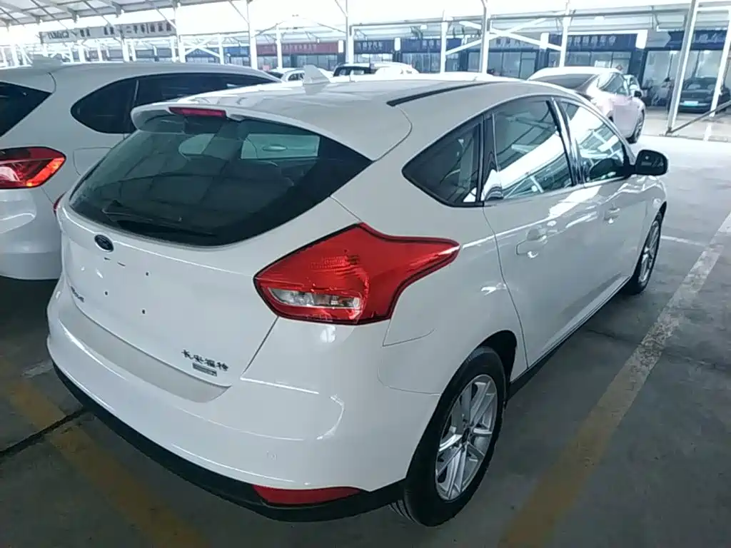 Фото 7 - Ford Focus