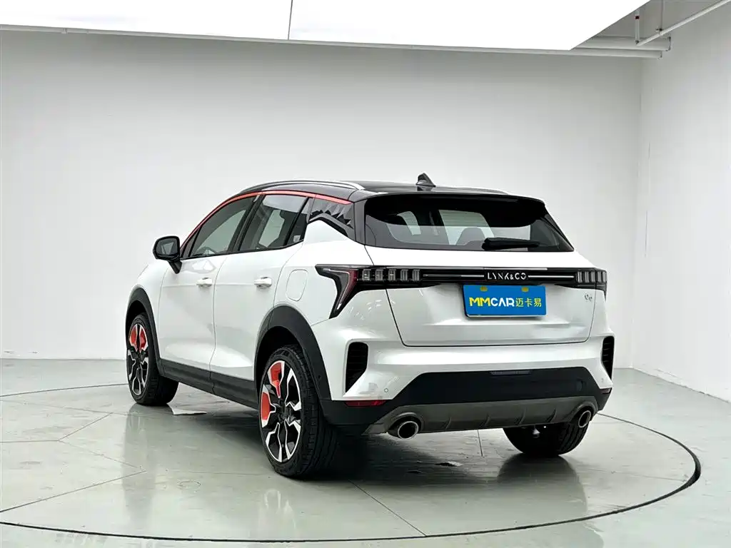 Lynk & Co 06 2020 1.5T Halo фото 2