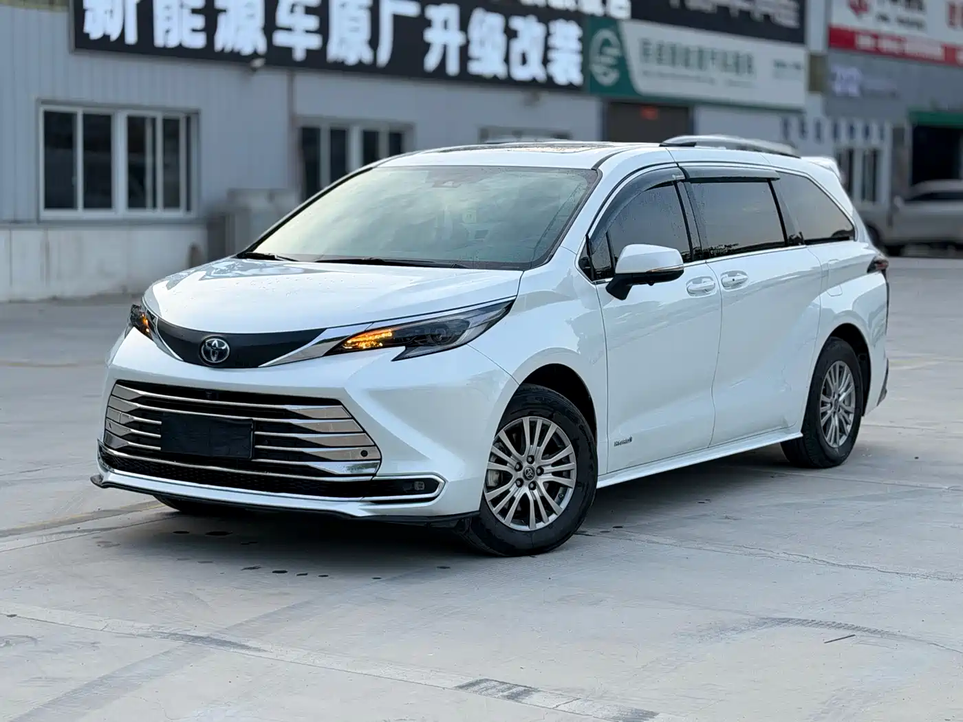 Toyota Sienna 2023 2.5L Hybrid Comfort Edition