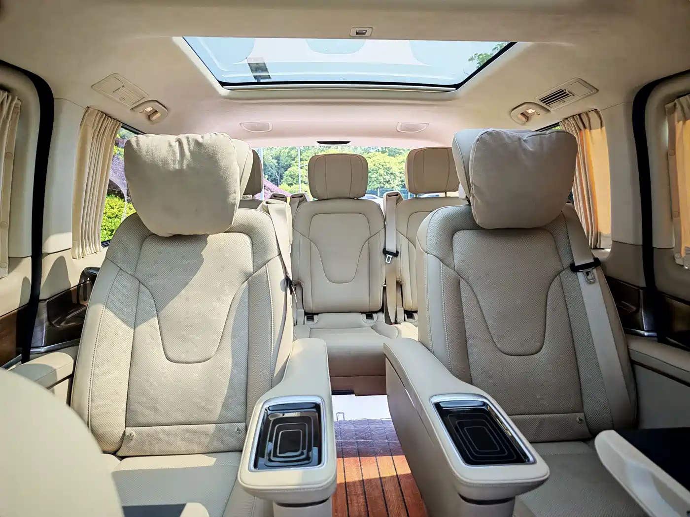 Mercedes-Benz V-Class 2022 V 260 L Long Wheelbase Luxury Edition фото 11
