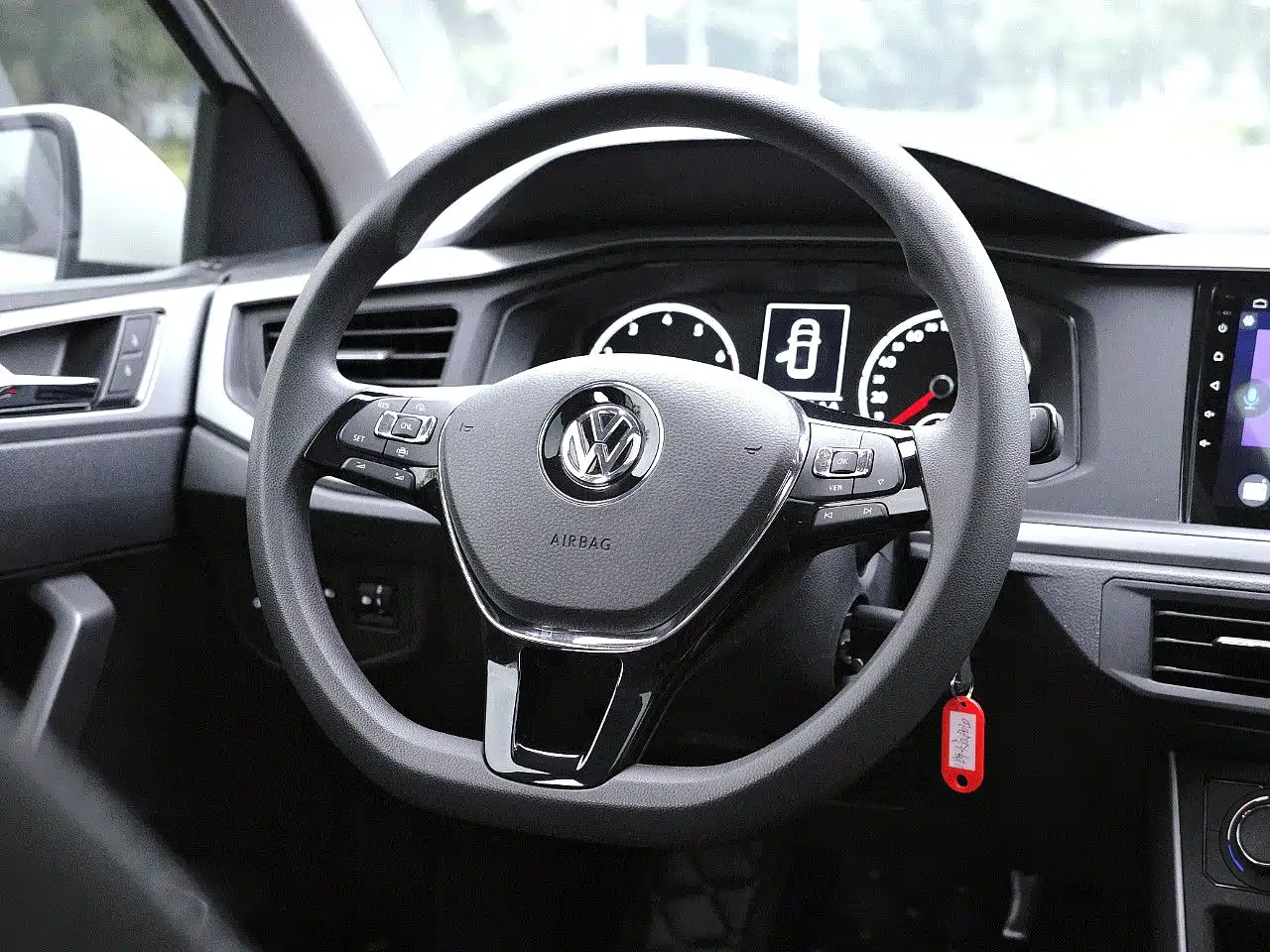 Volkswagen Polo 2019 Plus 1.5L Automatic Panorama Enjoyment Edition фото 5