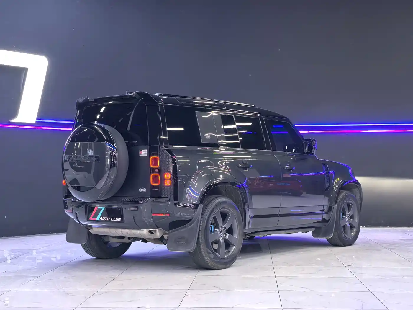 Land Rover Defender 2023 Model 110 3.0T P400 X-DYNAMIC HSE фото 4