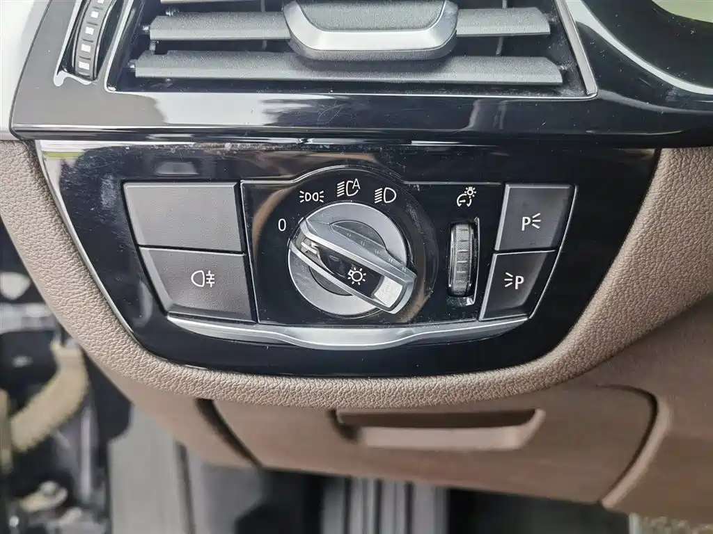 BMW 5 Series 2021 530Li Executive Luxury Package фото 21