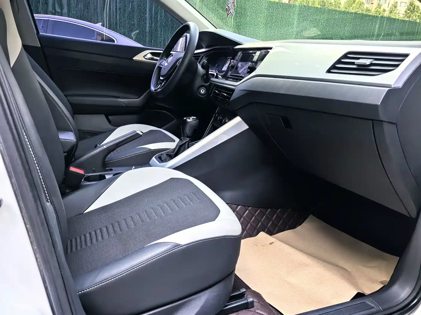 Volkswagen Polo 2019 Plus 1.5L Automatic Colorful Tech Edition фото 14