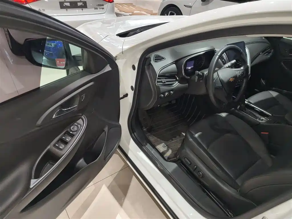 Chevrolet Malibu XL 2017 1.5T Auto Sport Edition фото 13