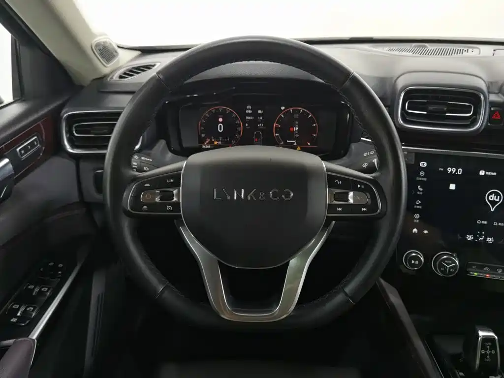 Photo 11 - Lynk & Co 02