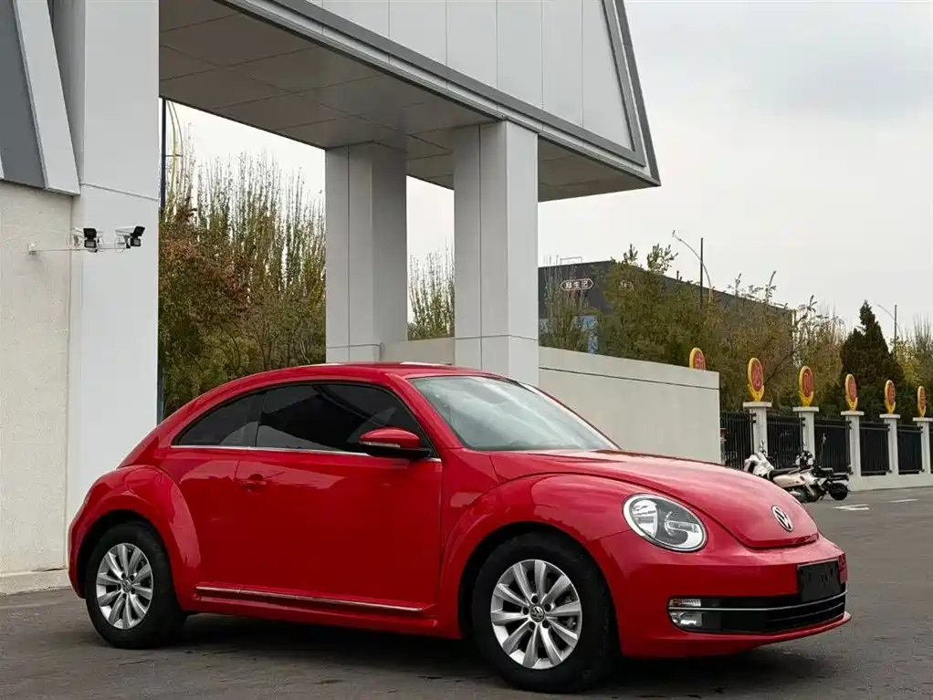 Volkswagen Beetle 2016 Model 180TSI Club Edition фото 3