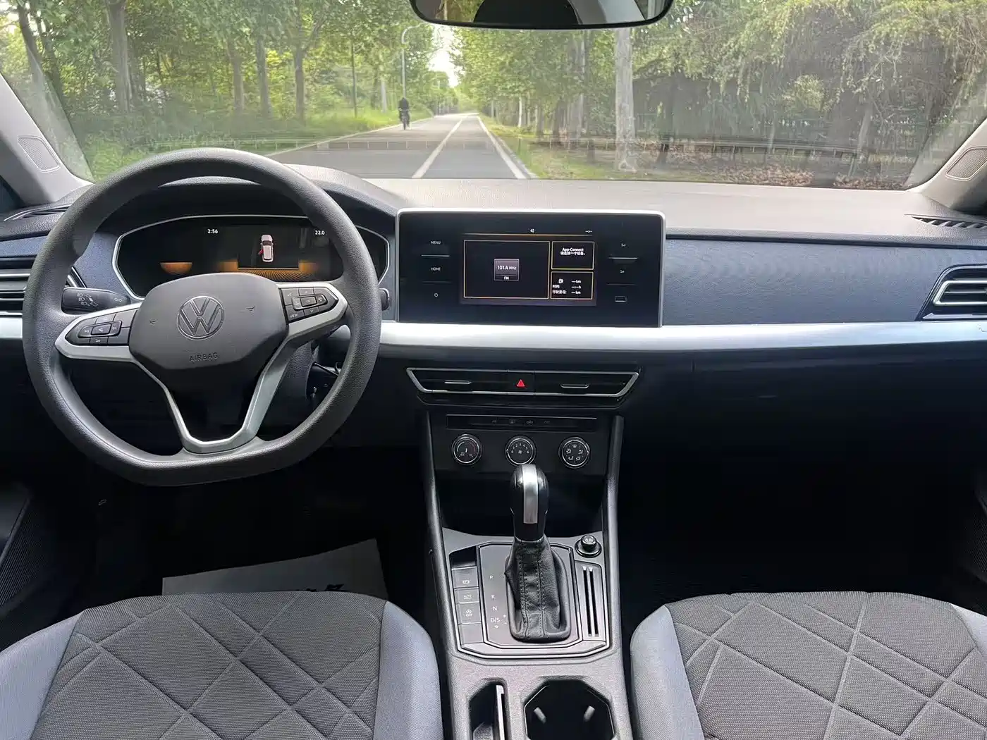 Volkswagen Lavida 2023 1.5L Auto Five Million Edition фото 4