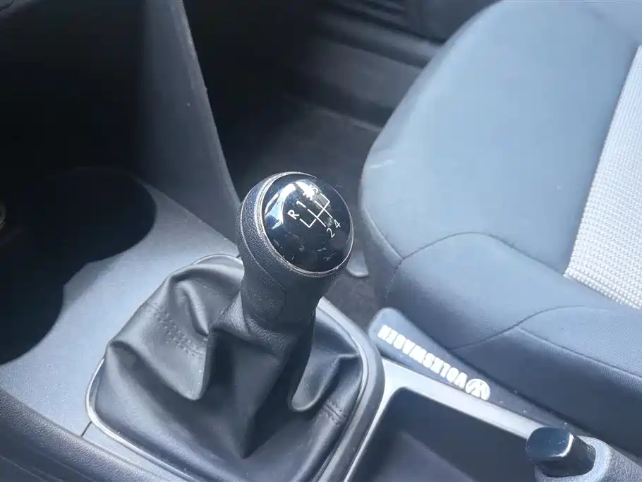 Volkswagen Polo 2014 1.4L Manual Trend Edition фото 16