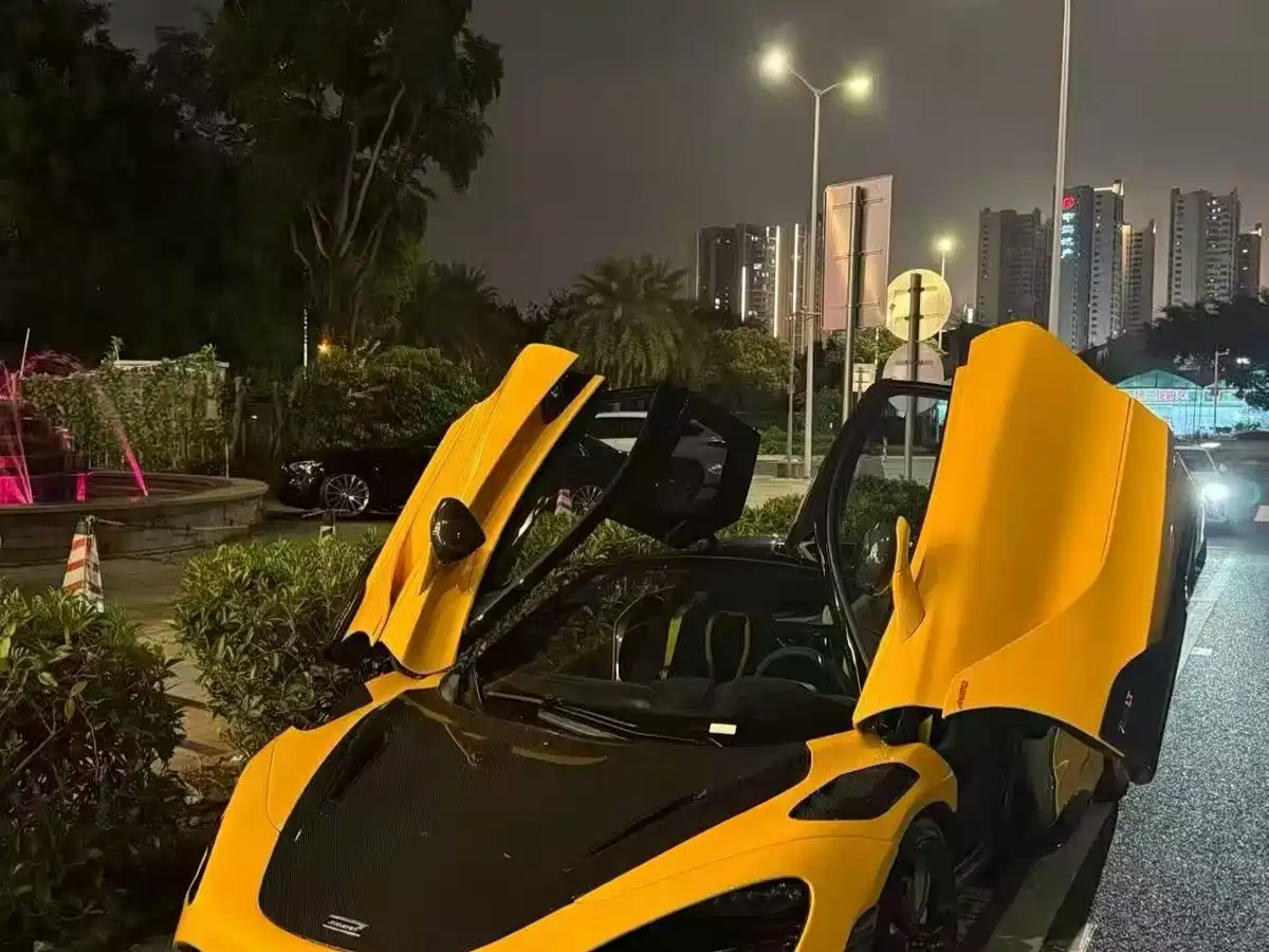 McLaren 720S 2019 4.0T Coupe фото 17