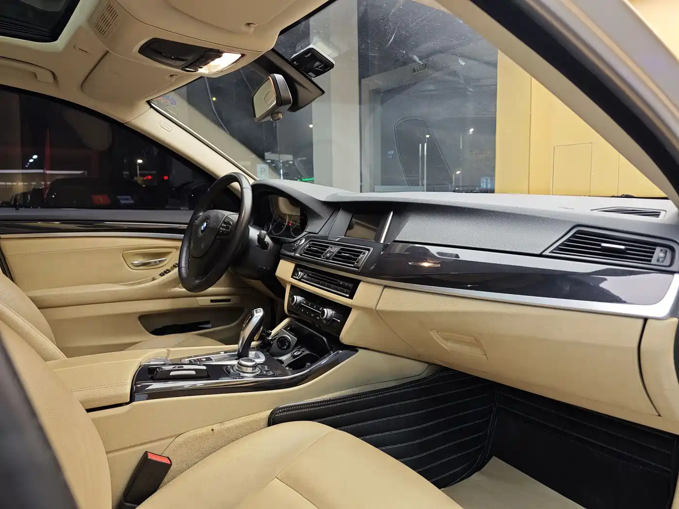 BMW 5 Series 2014 520Li Elegance фото 32