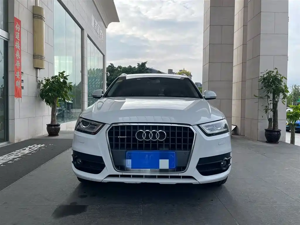 Audi Q3 2013 40 TFSI quattro Luxury Model фото 2